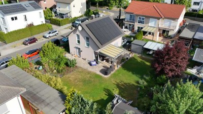 Familienfreundliches Haus mit Einbauküche, Garten und zwei Bädern