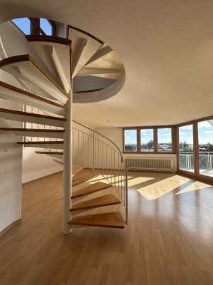 Lichtdurchflutete Maisonette-Wohnung mit Südbalkon und Einbauküche