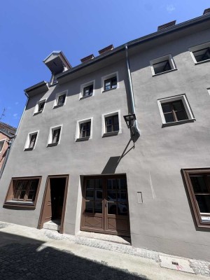 ***Wohnen mitten in der R-Altstadt - ruhig - DG über 2 Ebenen - Einzeldenkmal ***