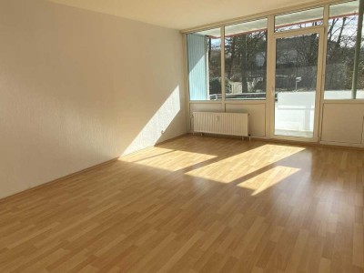 **GEMÜTLICHE 2-ZIMMERWOHNUNG MIT BALKON UND TAGESLICHTBAD**