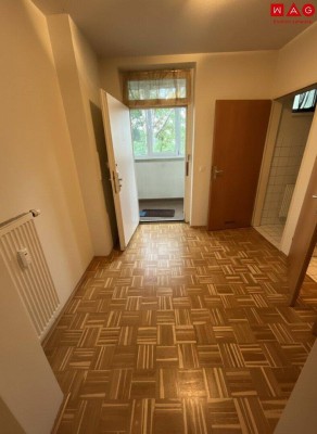 Stadtliebhaber aufgepasst: urbanes Wohnen mit Top-Infrastruktur - Balkon mit Blick ins Grüne