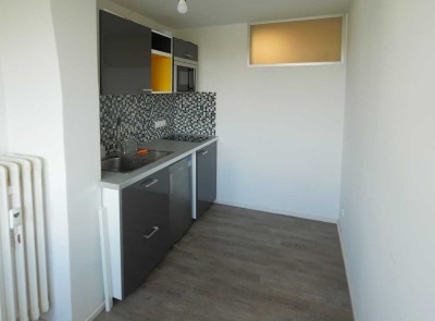 Schöne, geräumige ein Zimmer Wohnung in Ludwigshafen