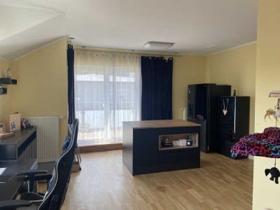 3-Zimmer-Wohnung mit Einbauküche, 2 Dachterrassen und  Aufzug an der Kinzig