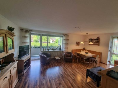 Attraktive und modernisierte 3-Zimmer-Hochparterre-Wohnung mit Einbauküche in Bad Reichenhall
