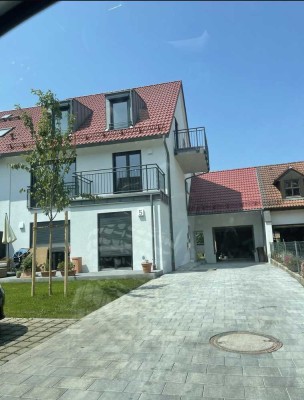 Geschmackvolle Maisonettewohnung mit 2 Balkonen und Einbauküche in Karlsfeld