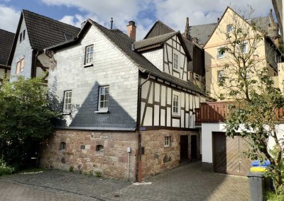 Idyllisches, romantisches und kleines Einfamilienhaus am Rande der Burg Staufenberg