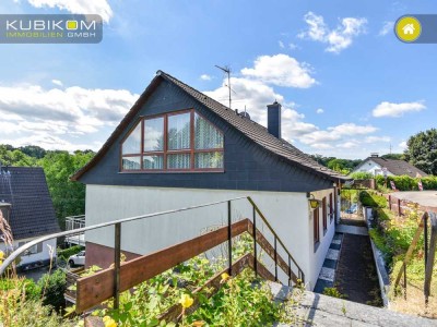 Renovierungsbedürftiges Zweifamilienhaus in Fertigbauweise – Hanglage mit Aussicht.