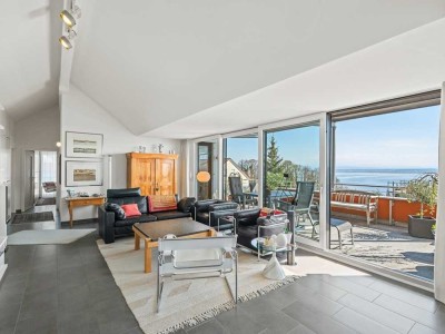 Exklusive 4 Zimmer Dachgeschosswohnung 
mit Seesicht - Fahrstuhl - 2 Carports