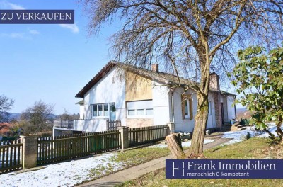 Modernisiertes Ein-Zweifamilienhaus mit großer Terrasse für Wohnen auf einer Ebene!