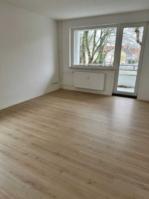 Schöne helle 2 Zimmerwohnung mit Balkon zum 16.01.2025 frei!