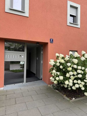 Stilvolle, neuwertige 2-Z.-EG-Whg. mit geh. Innenausstattung, barrierefrei mit großzügiger Terrasse