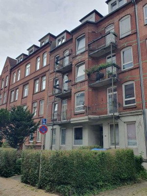 2-Zimmer-Wohnung in Gründerzeithaus mit kleiner Einbauküche in Kiel, zentrumnahe