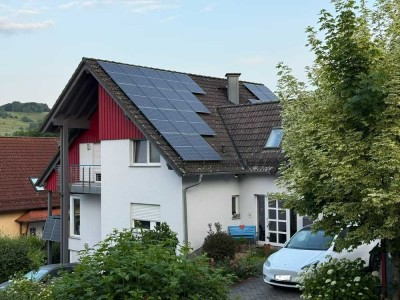� Modernisiertes Einfamilienhaus mit PV, Wärmepumpe & vermieteter ELW