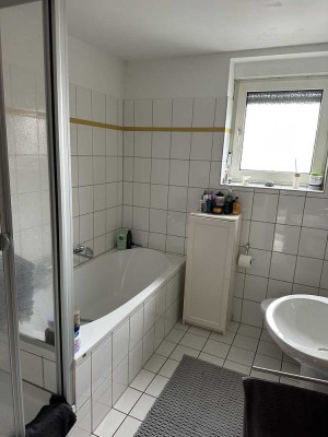 Gepflegte 3-Zimmer-Wohnung mit Balkon und EBK in Mülheim Saarn 85 m²