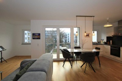 Sehr schöne und helle 3 Zi.-Neubau-Wohnung mit Süd-Balkon in den ruhigen Innenhof - Nähe Harras (U6)