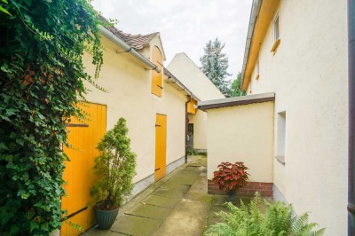 Denkmalgeschützter Zweiseitenhof in Dresden-Dobritz!