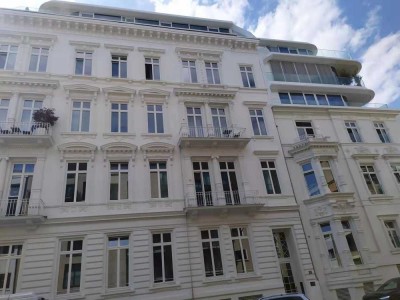 Moderne 2 Zimmer Wohnung mit Terrasse in Alsternähe (BJ 2018, Rotherbaum)