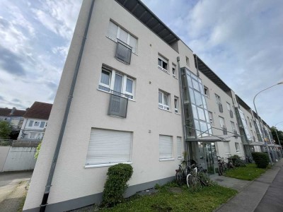 Helle 3-Zimmer-Wohnung mit Balkon und Tiefgarage in Freiburg-St. Georgen
