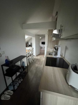 Zwischenmiete : Voll möblierte DG-Wohnung in Heidelberg-Kirchheim