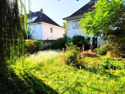 HIER WIRD AUS IHRER IDEE EIN STILVOLLES ZUHAUSE: Freistehendes Einfamilienhaus mit Garage & Garten