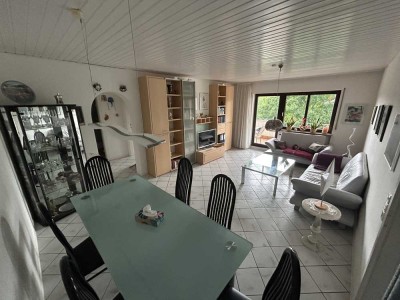 Ruhige und sehr schöne möblierte Wohnung mit tollen Balkon