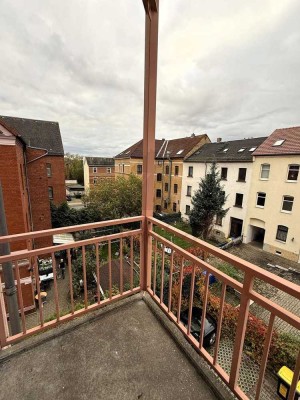 Zwickau: 3-Raum-Wohnung + SP - mit Potenzial - sanieren, vermieten, profitieren