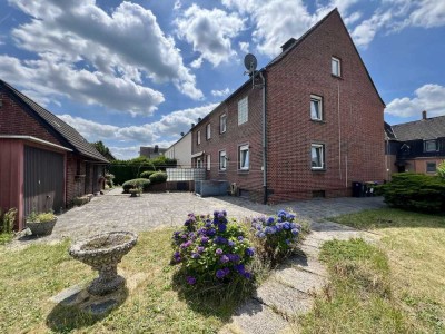 *** charmante Doppelhaushälfte mit Garten und Ausbaureserve ***