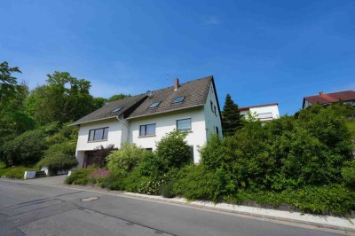 Ein- bis Zweifamilienhaus mit Garten und Doppelgarage in Untersiemau bei Coburg