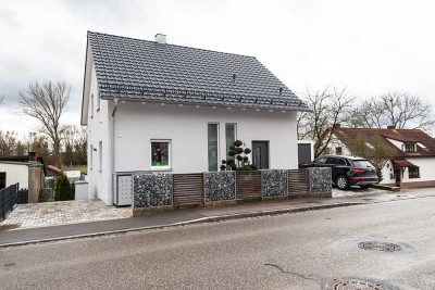 Modernes Hanghaus mit Einliegerwohnung in Nassenfels