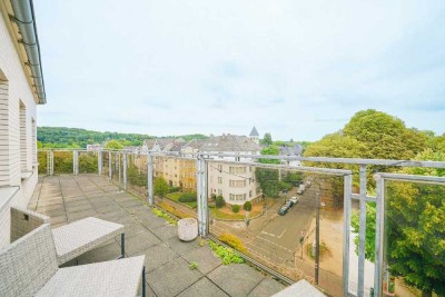 Düsseldorf-Grafenberg: Helle Wohnung mit umlaufender Dachterrasse ohne Fahrstuhl