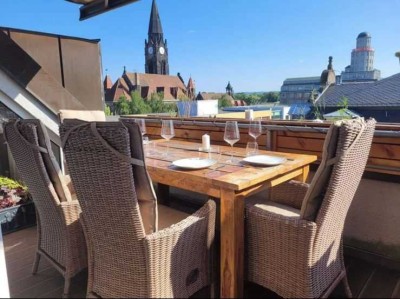 Traumhafte 103m² Dachgeschosswohnung mit Dachterrasse, Einbauküche & TG-Stellplatz in Striesen