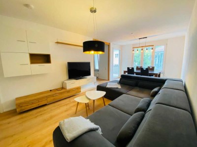 Möblierte, stilvolle 2-Zimmer-Wohnung mit gehobener Innenausstattung mit Balkon und Einbauküche