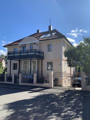 Exklusive Lage am Neckar, kernsanierte-stilvolle 2-Zimmer-Wohnung mit toller EBK