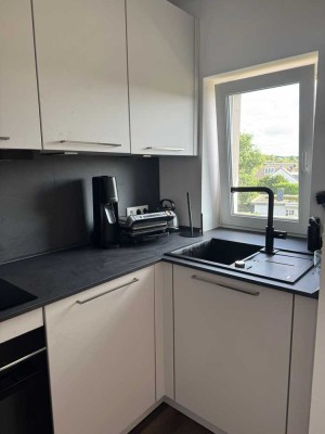 Attraktive 2-Raum-Wohnung in Ratingen Mitte mit Balkon und Blick ins Grüne.
Zentral gelegen.