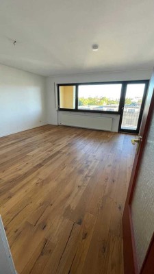 schöne helle 3,5 Zimmer Wohnung