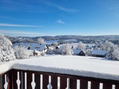 Provisionsfreie Wohnung in Winterberg-Neuastenberg mit Pelletofen und Balkon mit schönem Ausblick