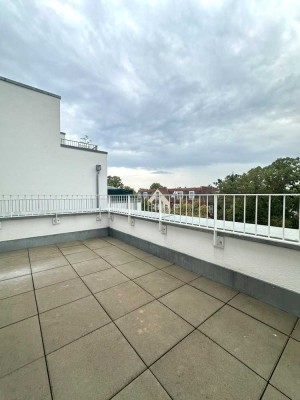 Helle, großzügige 2 Zimmerwohnung * Sonnen-Terrasse * Einbauküche * im grünen Karlshorst
