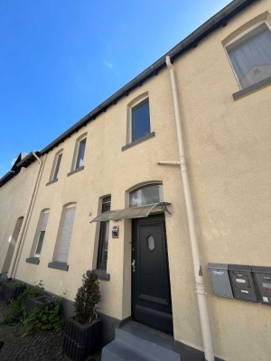 Mini-Haus-Feeling in Ückendorf – 2-geschossige Anbauwohnung mit Terrasse zu vermieten!