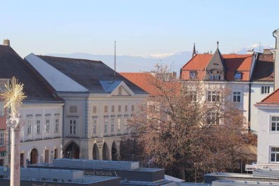 Im Zentrum der Stadt -Großzügige Altbauwohnung