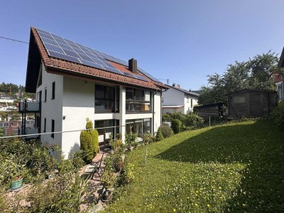 In 7 Minuten in Altenbach: 
Schönes 3-Familienhaus mit Ausbaupotenzial