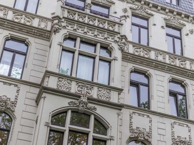 NEU *Paul & Partner* LUFTIGE HÖHEN ÜBER WIESBADEN: MODERNE MAISONETTE MIT DACHTERRASSE & KLIMAANLAGE