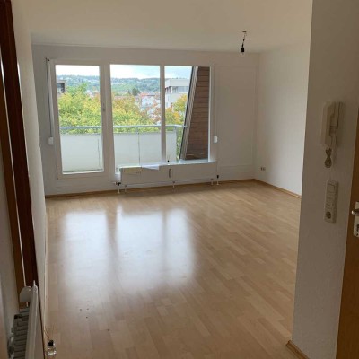 Stilvolle 2-Zimmer-Dachgeschosswohnung mit Balkon und Einbauküche in Gerlingen