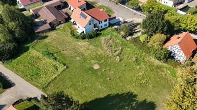 Mehrfamilienhaus mit großem Grundstück und Entwicklungspotenzial