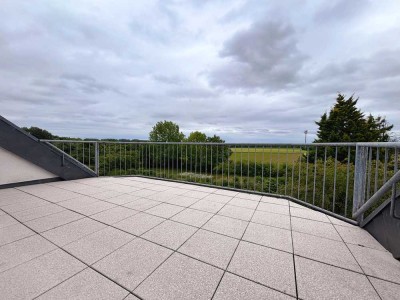 Sonnige Dachgeschoss-Maisonette mit Weitblick und Kamin