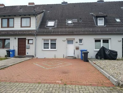 Modernisiertes Reihenmittelhaus mit Garten, Terrasse und Stellplätzen in zentraler Lage