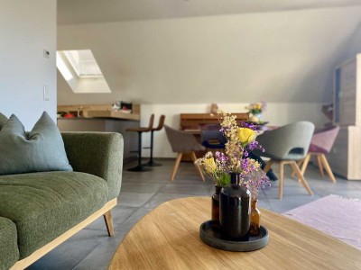 Provisionsfrei! Neuwertige, energieeffiziente Wohnung mit Balkon und Garage in Zweifamilienhaus