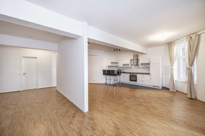 Loft-Feeling pur: Stilvolle EG-Wohnung mit Terrasse in denkmalgeschützter Fabrik