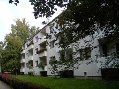 Ideale 3-Zimmer-Wohnung mit Balkon, Küche und Laminat können vom Vermieter übernommen werden!