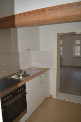 Schicke Wohnung, guter Schnitt,moderne und schöne Ausstattung, Laminat, Isolierglasfenster!