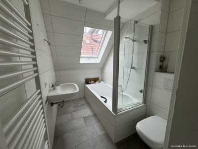 Frisch renovierte und sofort verfügbare 4-Zimmer-Wohnung gesucht?